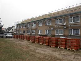 Mehrfamilienhaus in der Bahnhofstraße in Meßdorf mit neuer Dacheindeckung