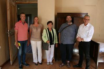 Von links nach rechts: Ottmar Wiesel (Bauamt Stadt Gardelegen) , Heike Winkelmann (Leader-Management), Bürgermeisterin Verena Schlüsselburg (Leadervorsitzende), Dr. Marcel Heins ( Förderverein Historische Region Lindstedt e.V.) , Dr. Wolfgang Bock (Leader-Management)