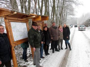 5 Radwanderkarten an Ortschaften übergeben von Einheitsgemeinde-Bürgermeisterin Verena Schlüsselburg